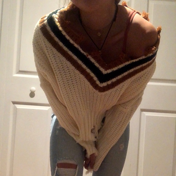 Windsor Sweaters - Cropped boho sweater (one size)